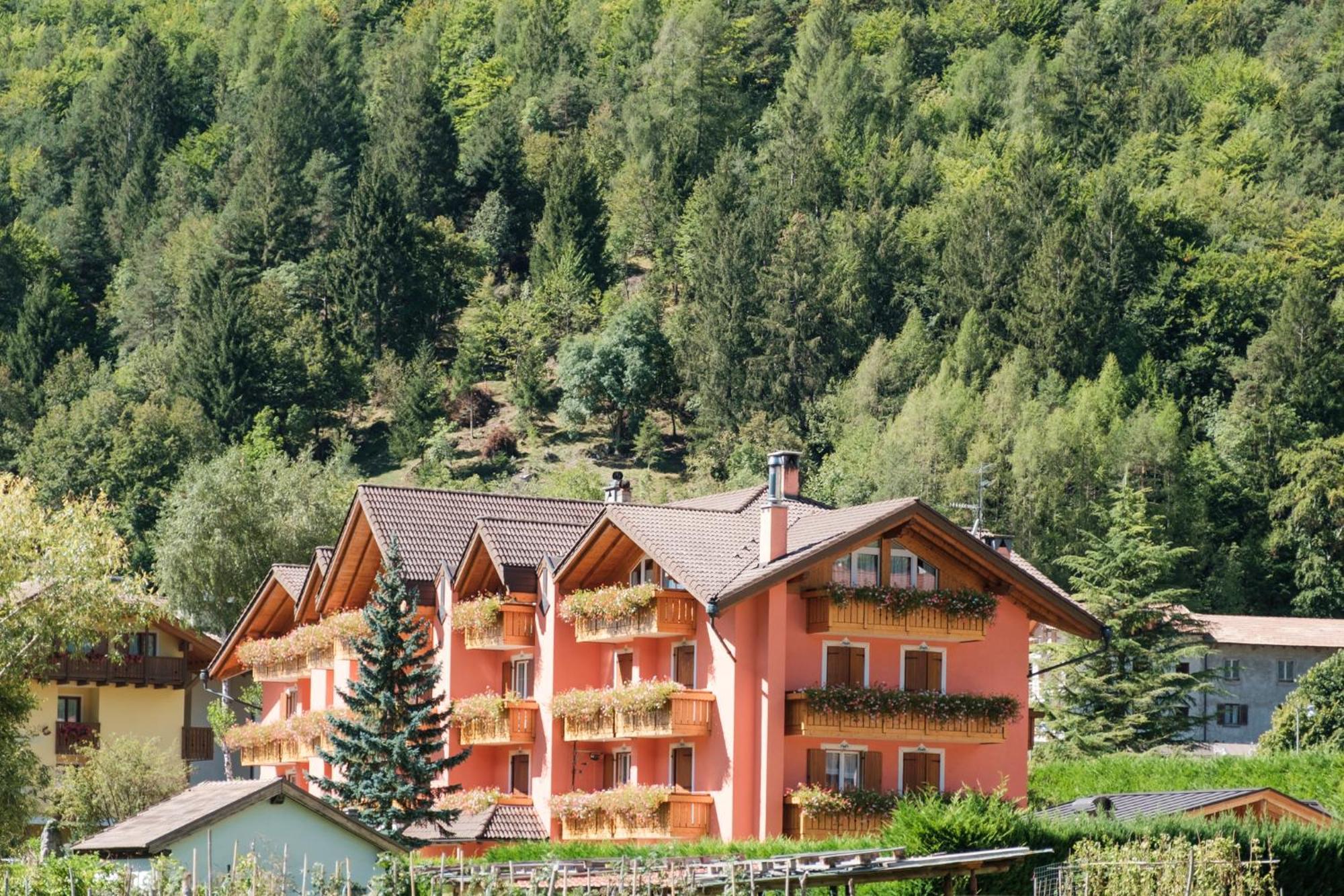Residence Al Caminetto Molveno Eksteriør billede