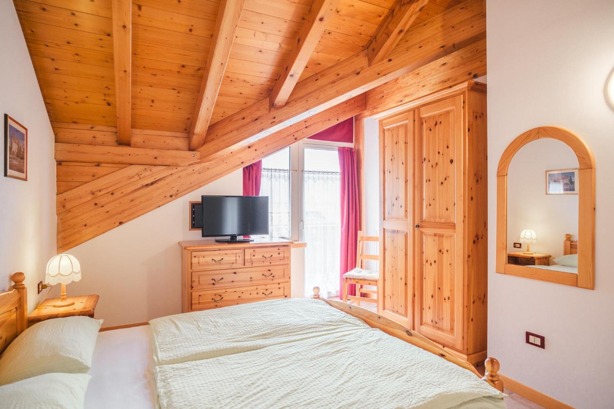 Residence Al Caminetto Molveno Eksteriør billede